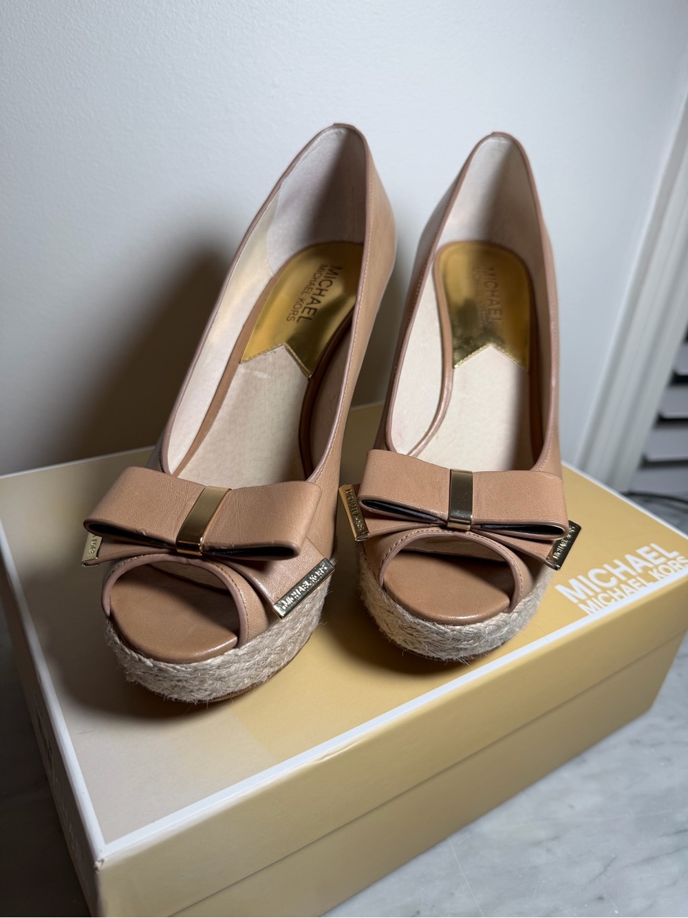 MICHAEL Michael Kors Meg Nude Bow Espadrille Wedge Peep-Toe Pumps - Size 8.5 EUC